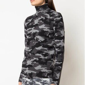Aztech Mountain Matterhorn Turtleneck Sweater Size 1 Small 100% Wool Black Camo